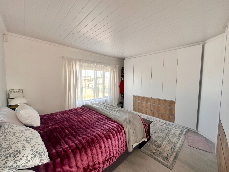 5 Bedroom Property for Sale in Fraaiuitsig Western Cape